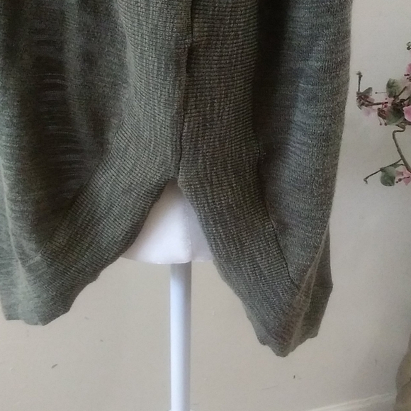 Express Criss Cross Sweater shirt Size Small - Picture 6 of 8